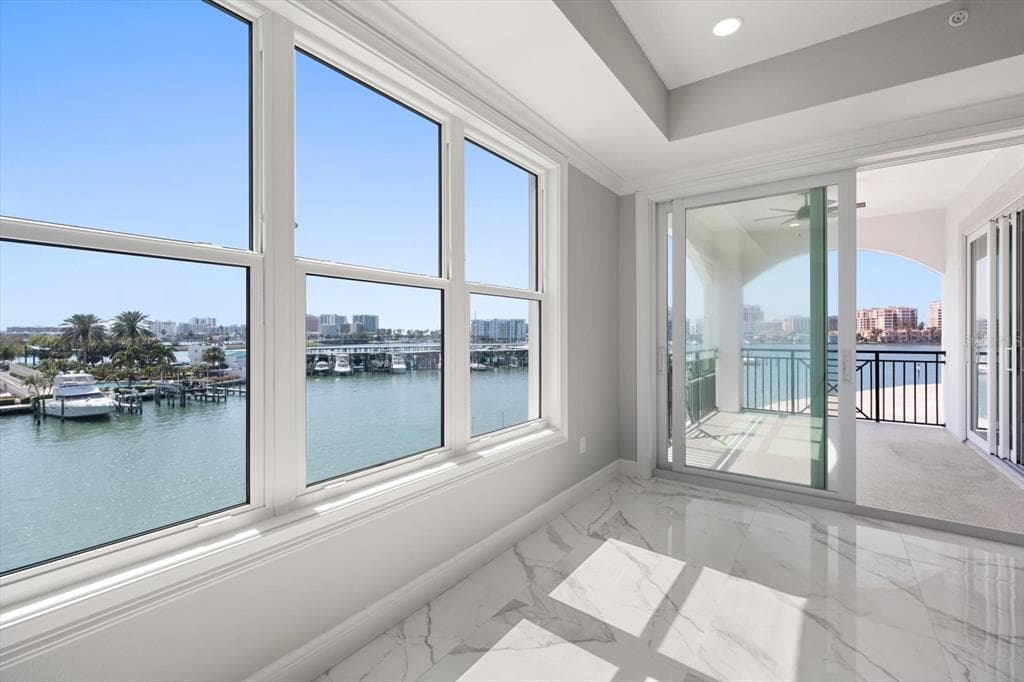 211 DOLPHIN POINT #303 4