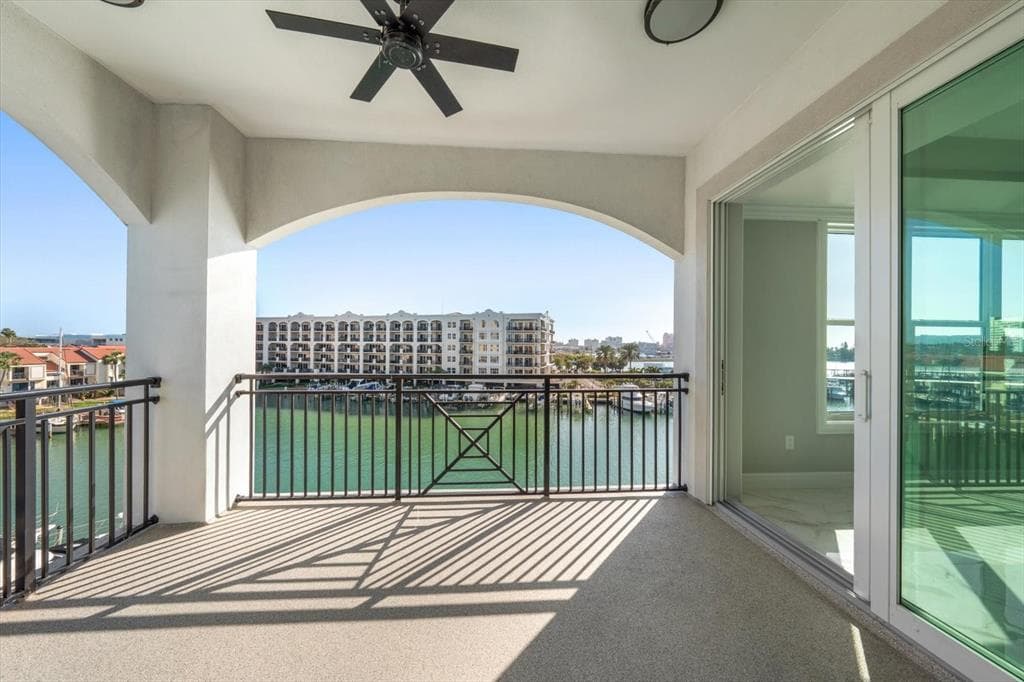 211 DOLPHIN POINT #401 3
