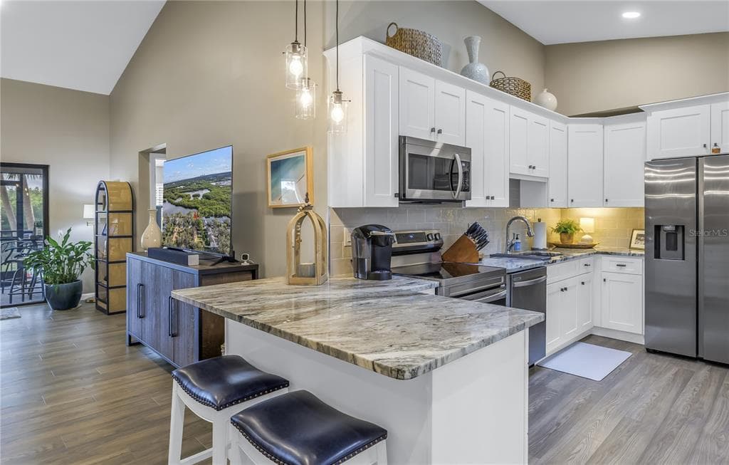 912 MYAKKA COURT NE photo 4