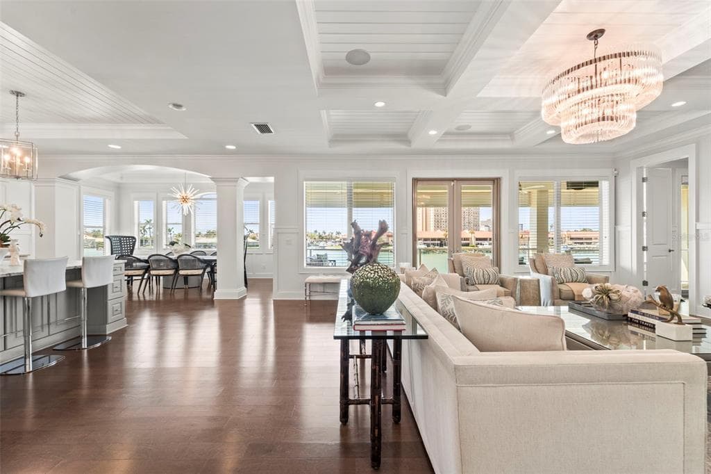 19 BAYFRONT COURT S 4