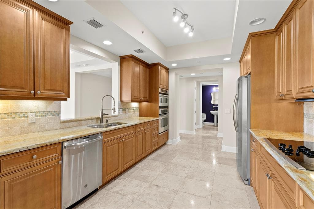 300 BEACH DRIVE NE 1201 photo 14