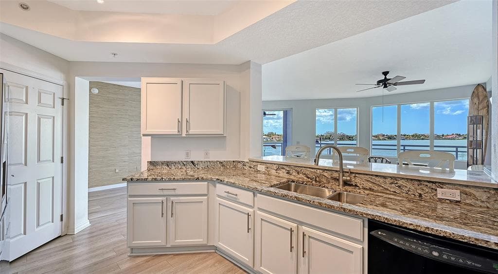 516 TAMIAMI TRAIL S 306 photo 15