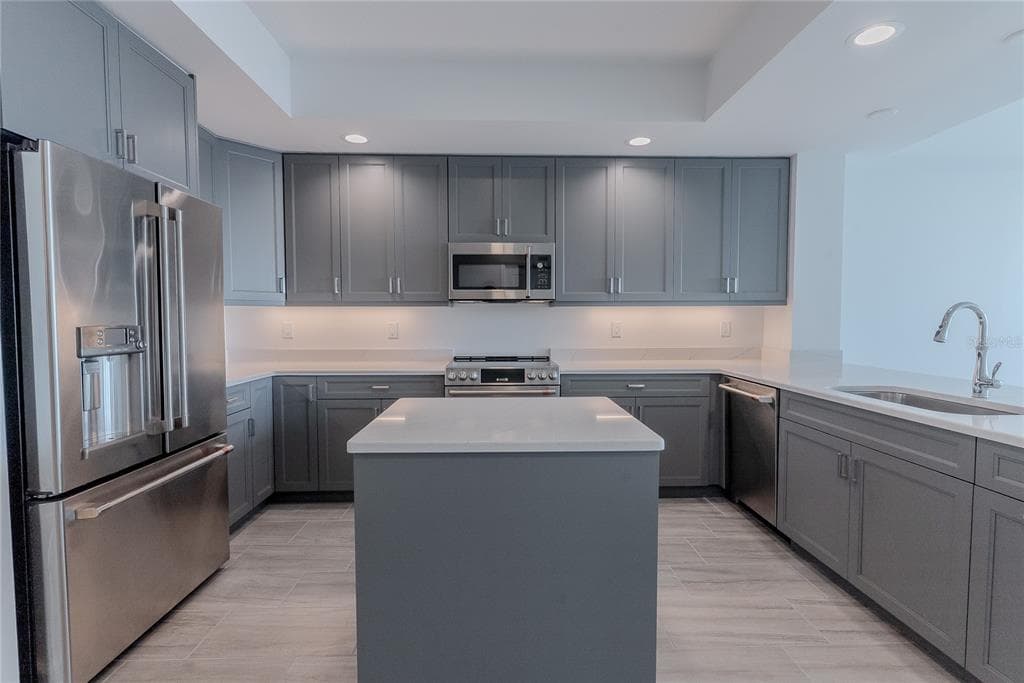 125 ISLAND WAY 503 photo 5