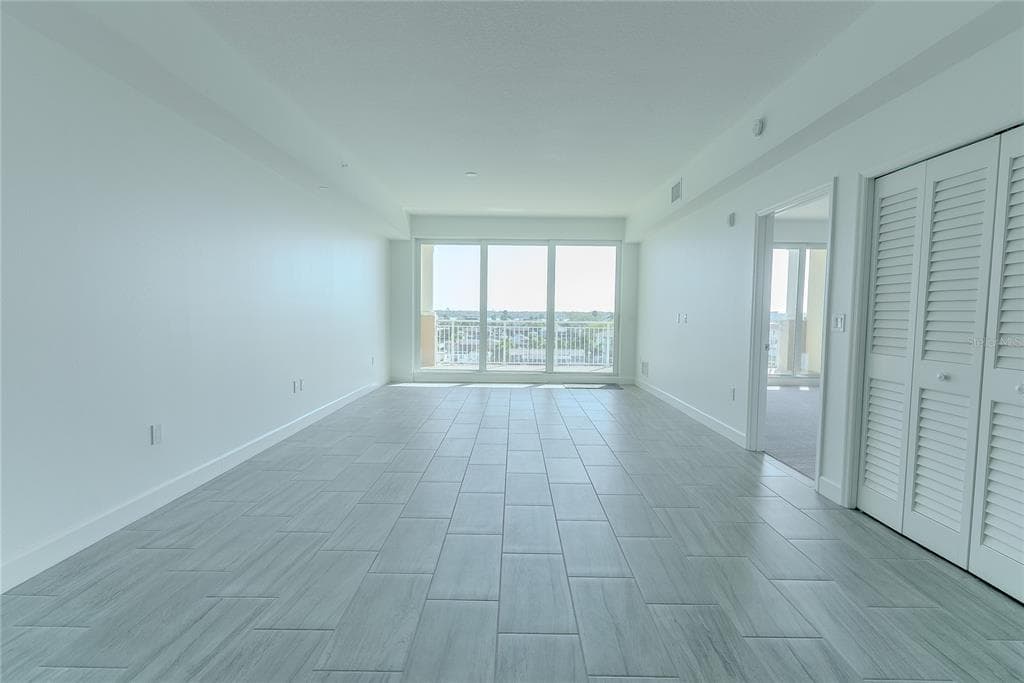 125 ISLAND WAY 503 photo 14