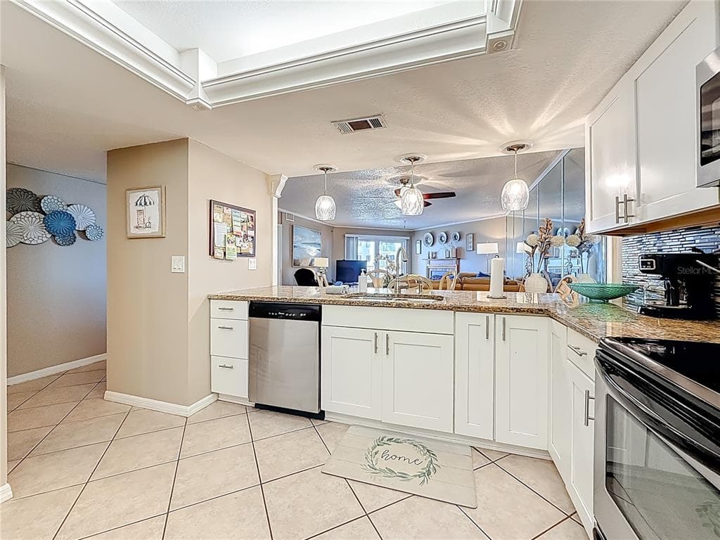 18400 GULF BOULEVARD 1312 photo 6