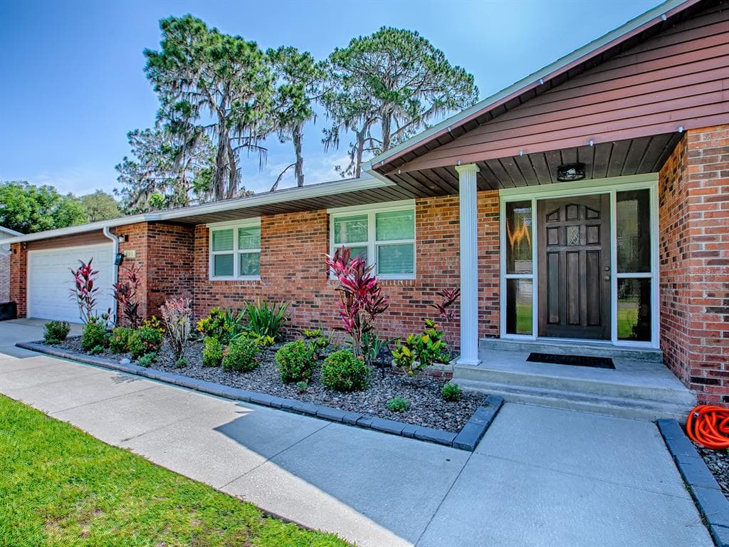 111 CARDINAL LANE 4