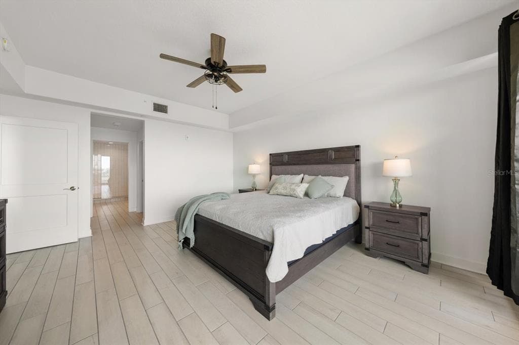 125 ISLAND WAY 402 photo 16