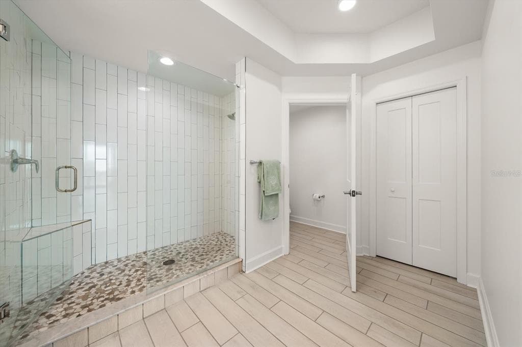 125 ISLAND WAY 402 photo 21