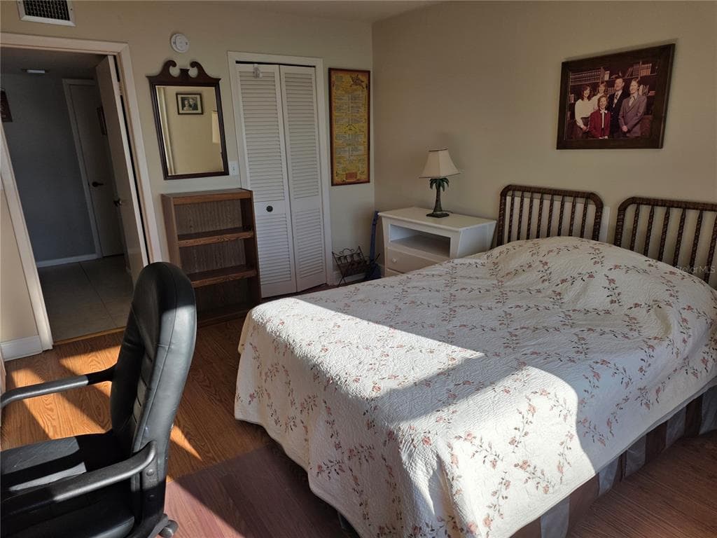 5130 BRITTANY DRIVE S 301 photo 24