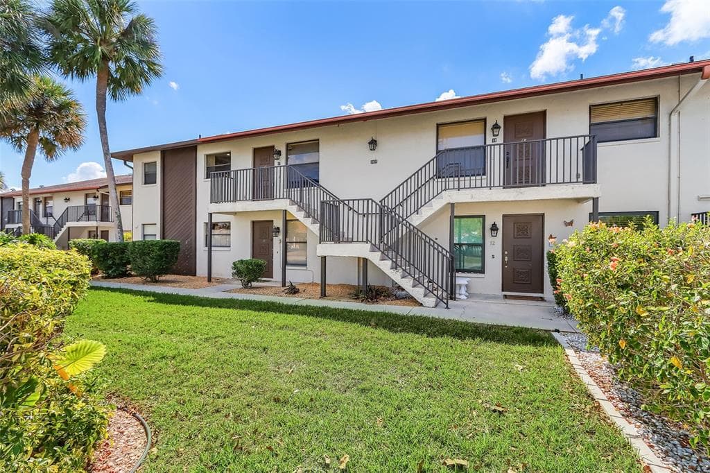 3935 COUNTRY CLUB BOULEVARD #17 2