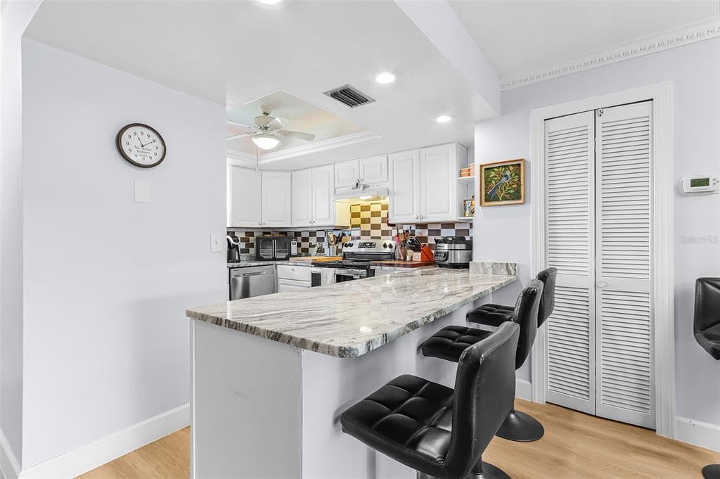 3935 COUNTRY CLUB BOULEVARD #17 5