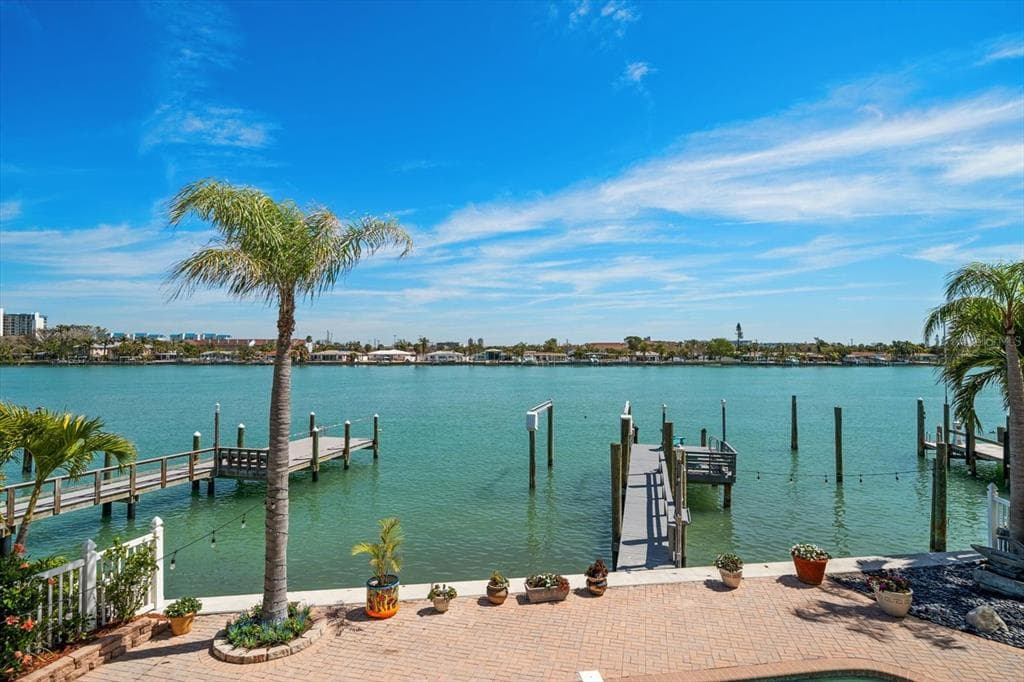 8685 E BAY DRIVE photo 4
