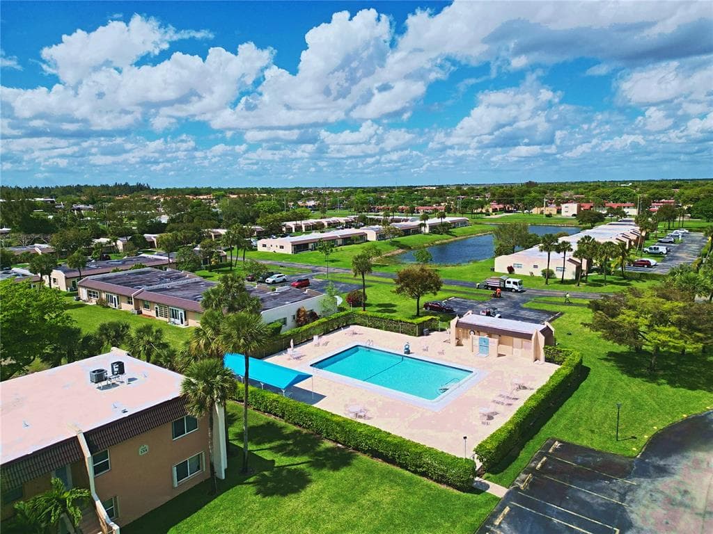 140 LAKE MERYL DRIVE 233 photo 5