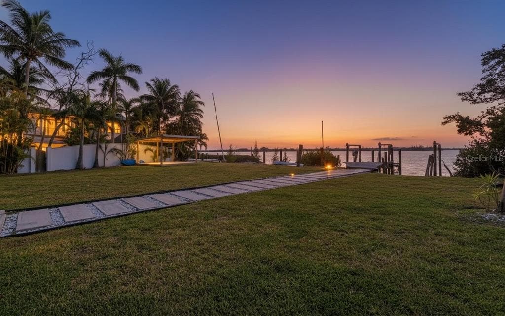 10218 46TH AVENUE W photo 2