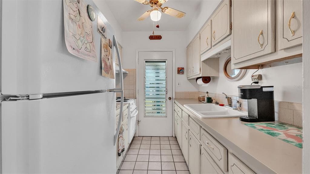 1600 W LAKE PARKER DRIVE B9 photo 7