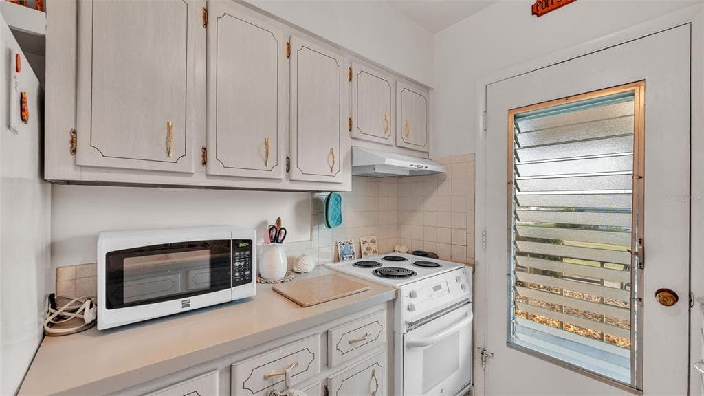 1600 W LAKE PARKER DRIVE B9 photo 8