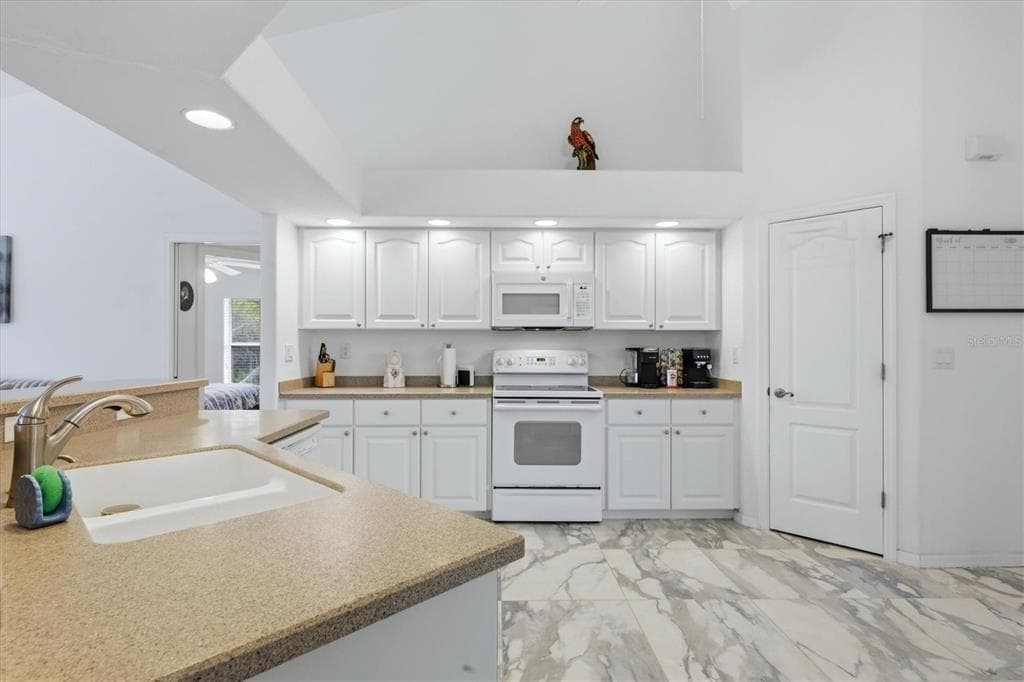300 BAYTREE DRIVE photo 13