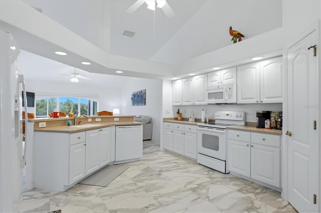 300 BAYTREE DRIVE photo 14
