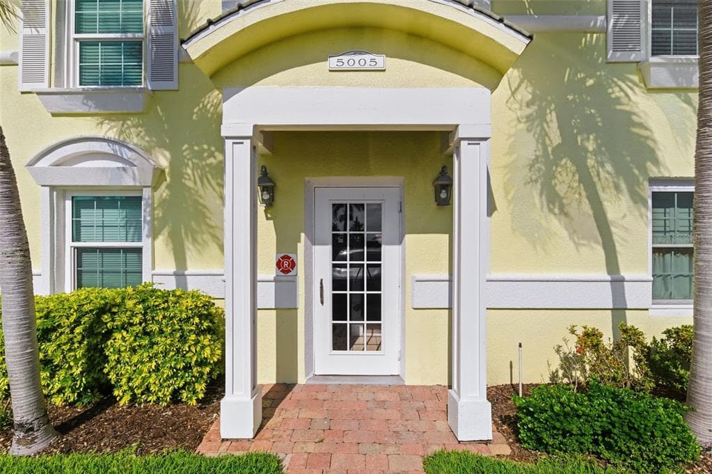 5005 COQUINA KEY DRIVE SE #E 2