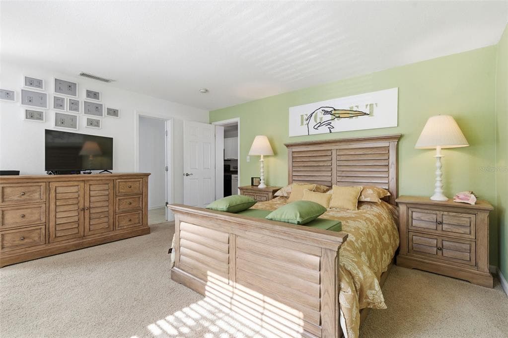 5005 COQUINA KEY DRIVE SE #E 4