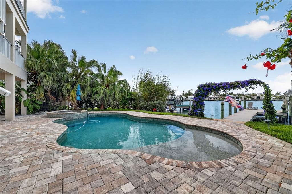 13 TREASURE LN photo 9