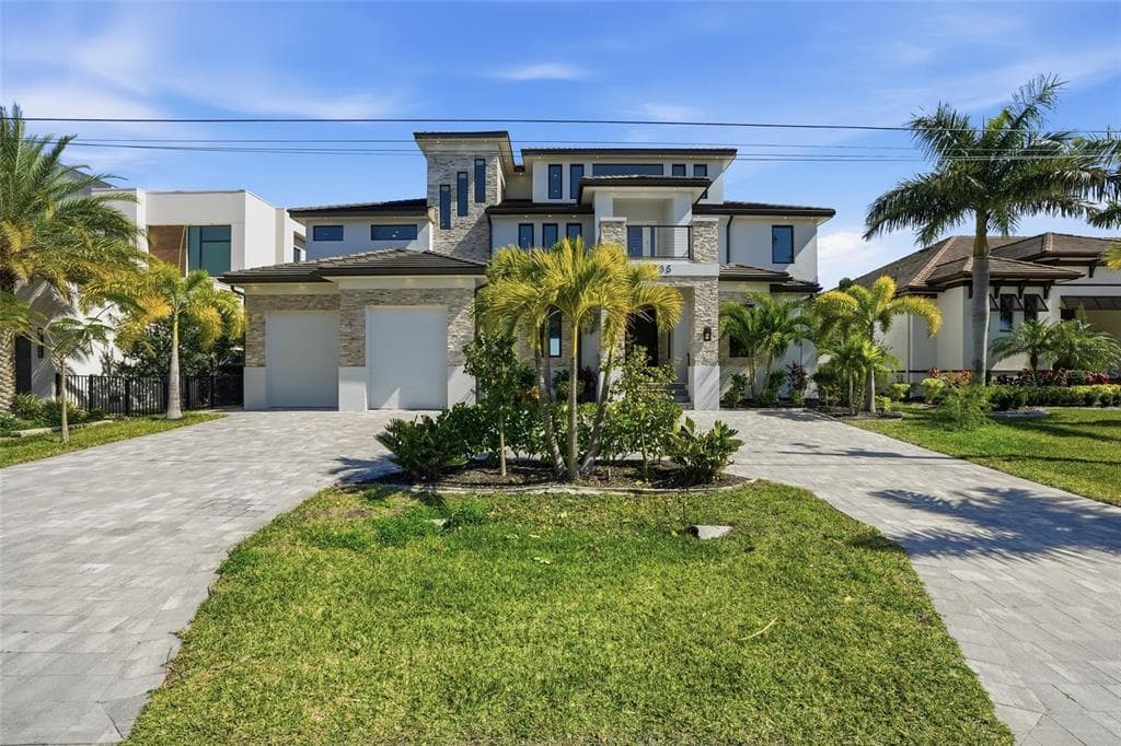 5735 RIVERSIDE DRIVE photo 1