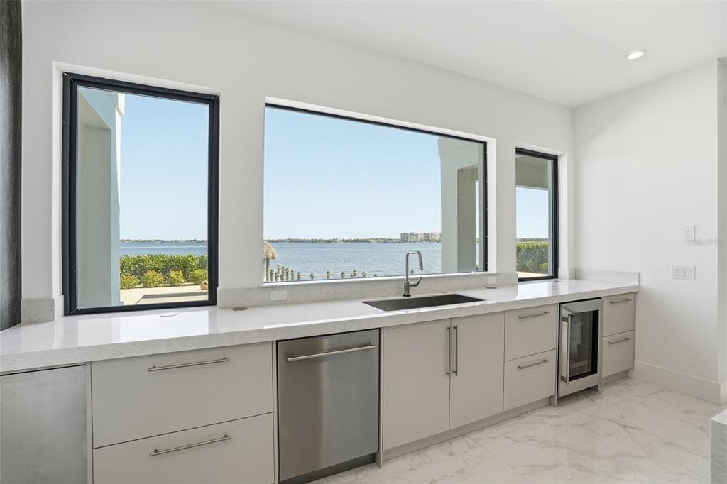 5735 RIVERSIDE DRIVE photo 15