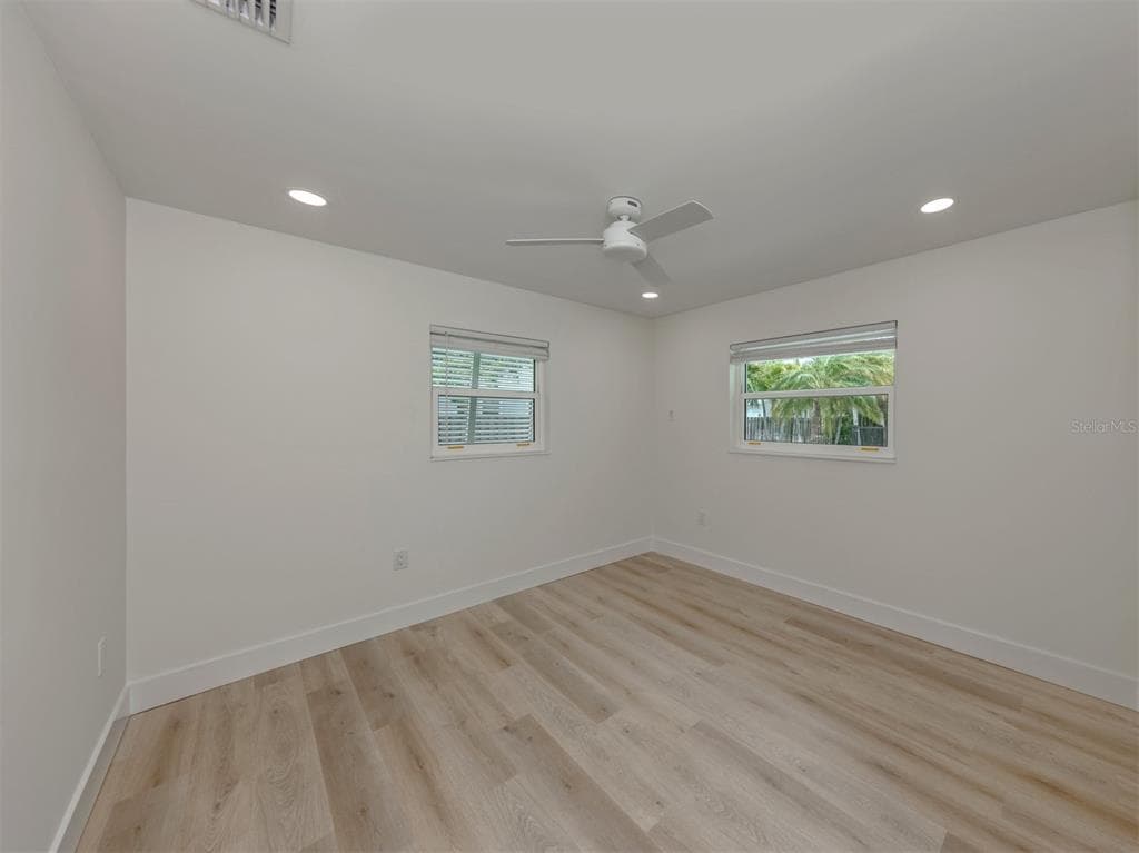 212 SUNRISE DRIVE photo 12