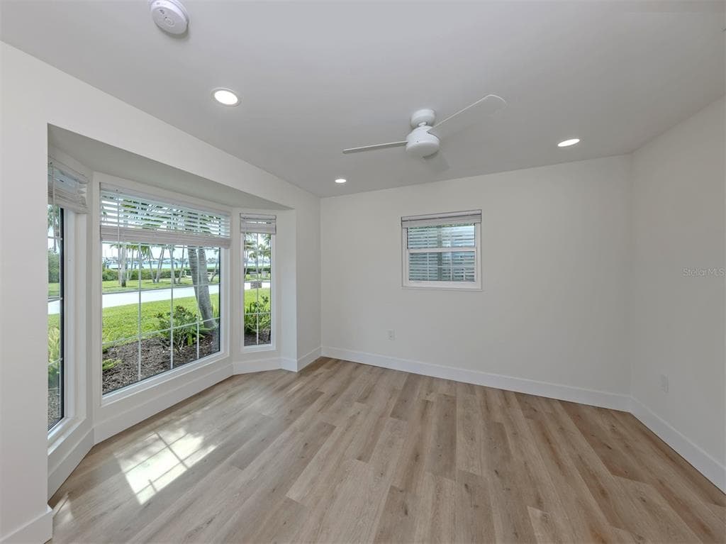 212 SUNRISE DRIVE photo 11
