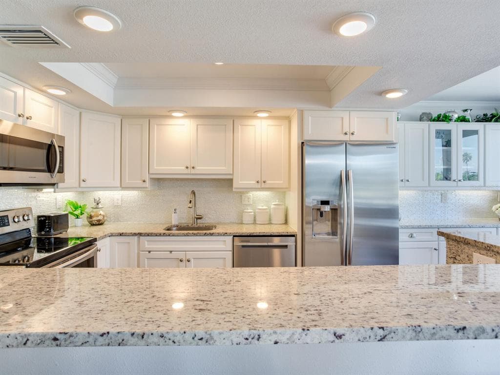 660 ISLAND WAY 202 photo 24