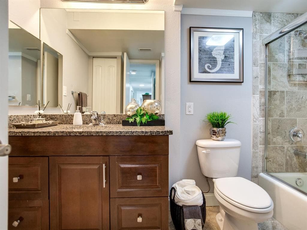 660 ISLAND WAY 202 photo 15