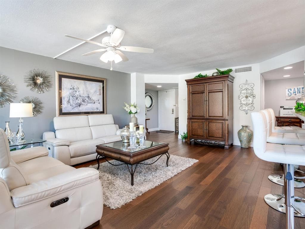 660 ISLAND WAY 202 photo 21