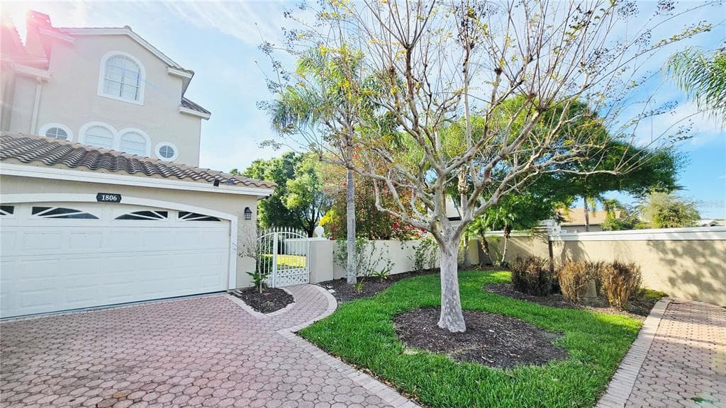 1806 LAGO VISTA BOULEVARD photo 1