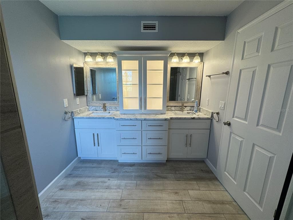 1806 LAGO VISTA BOULEVARD photo 15