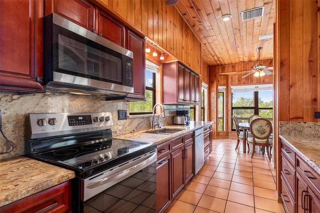 51 PALM DRIVE photo 10