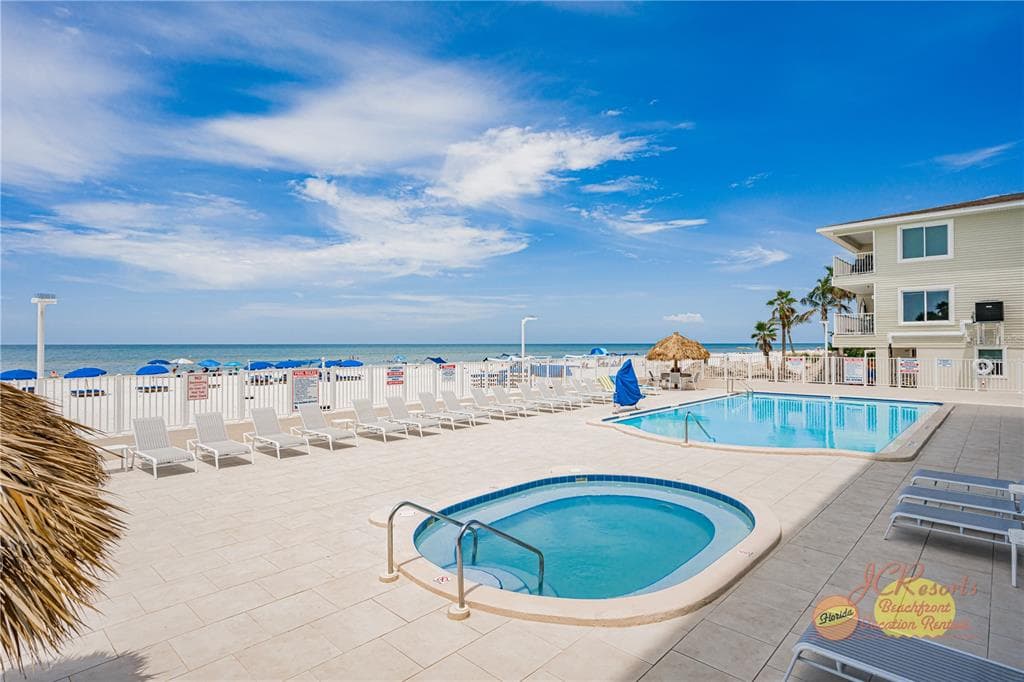 18500 GULF BOULEVARD 404 photo 3