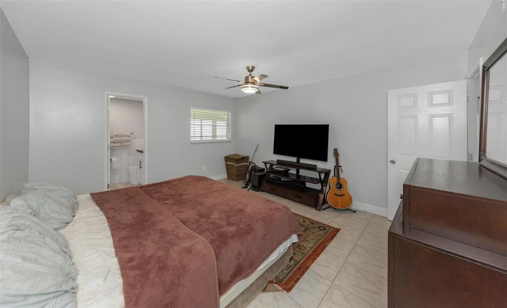 1819 SHORE DRIVE S 318 photo 20