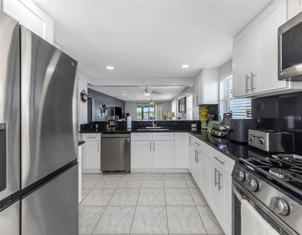 1819 SHORE DRIVE S 318 photo 9