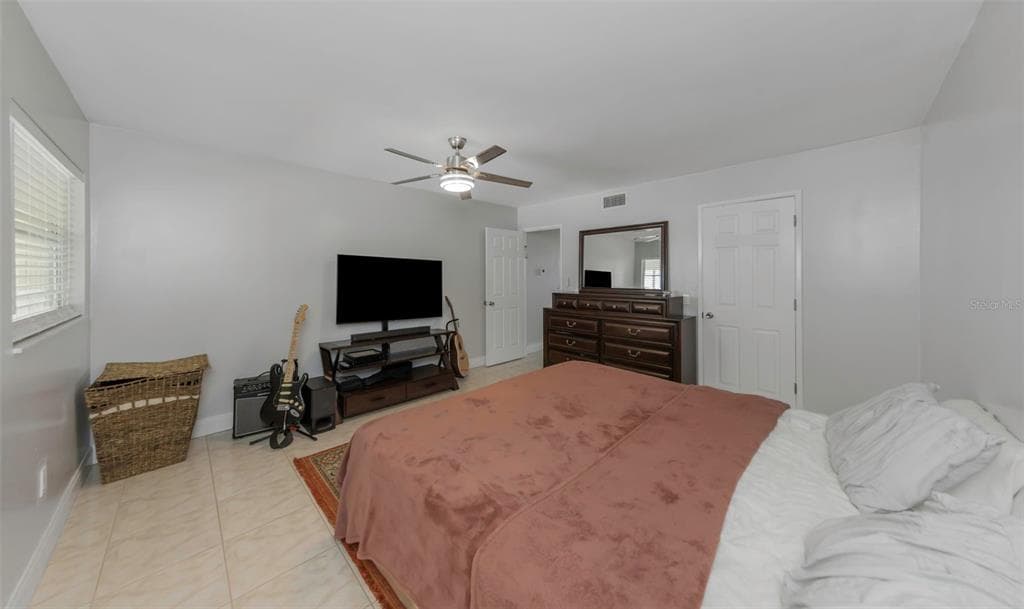 1819 SHORE DRIVE S 318 photo 21