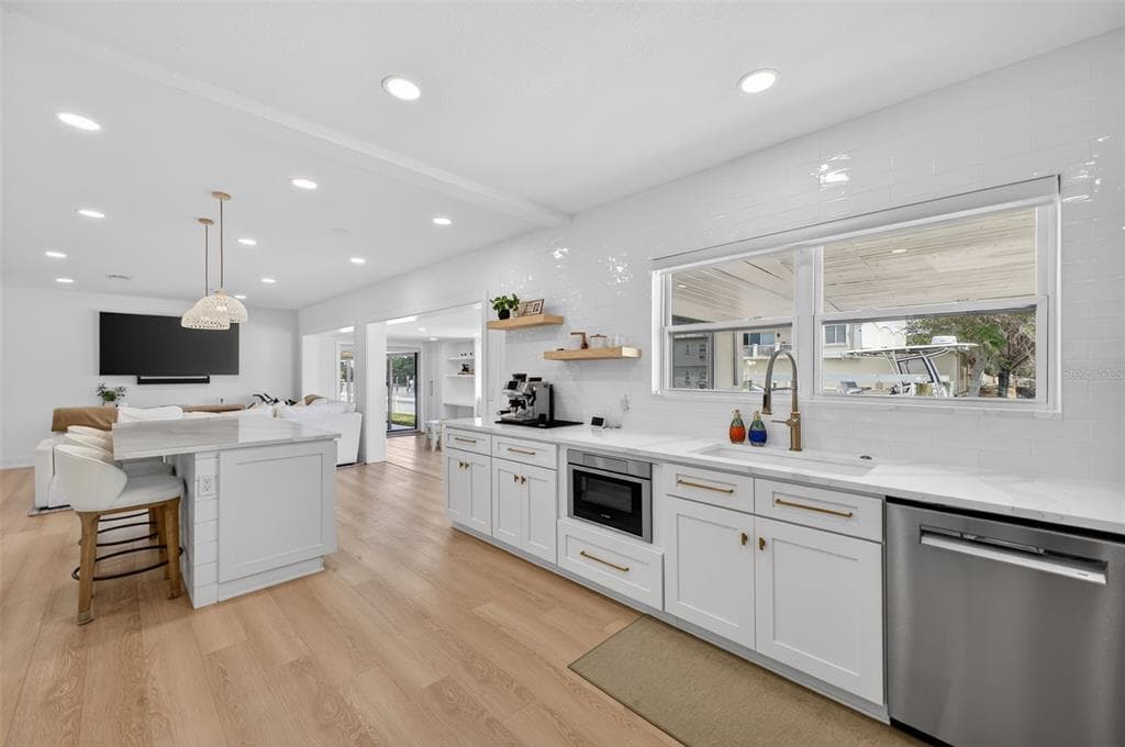 1866 VENETIAN POINT DRIVE photo 16