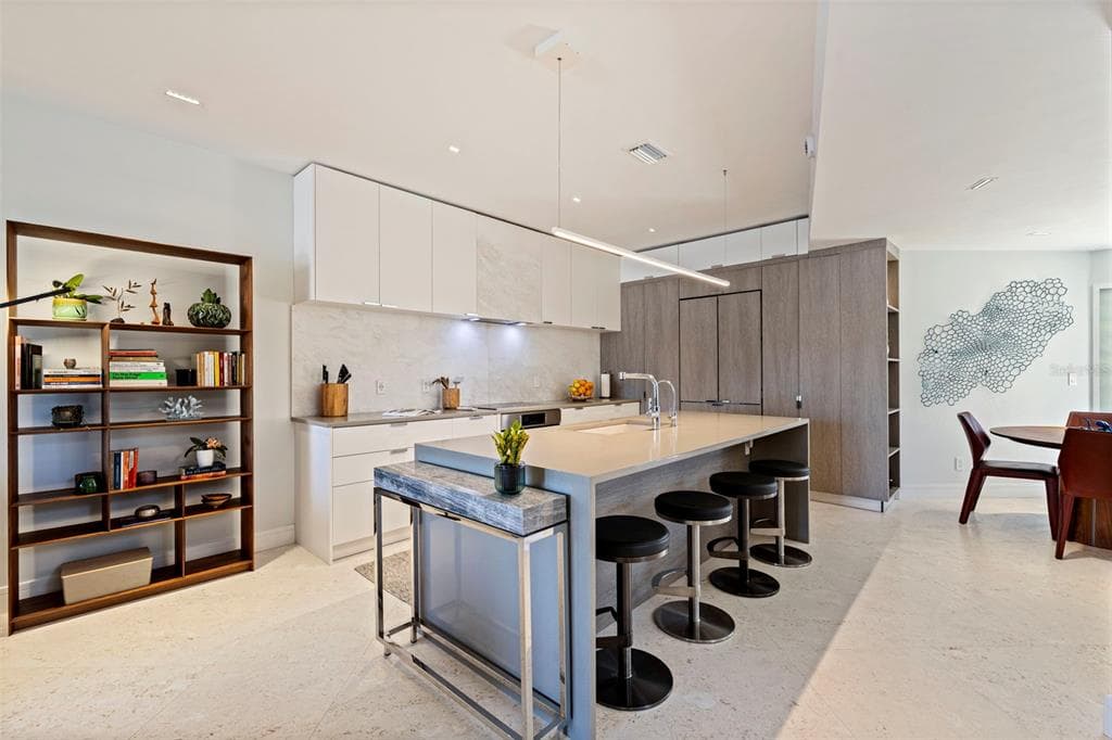 722 PINELLAS BAYWAY S #104 2