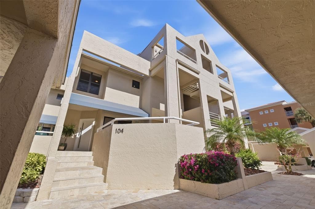 722 PINELLAS BAYWAY S #104 1