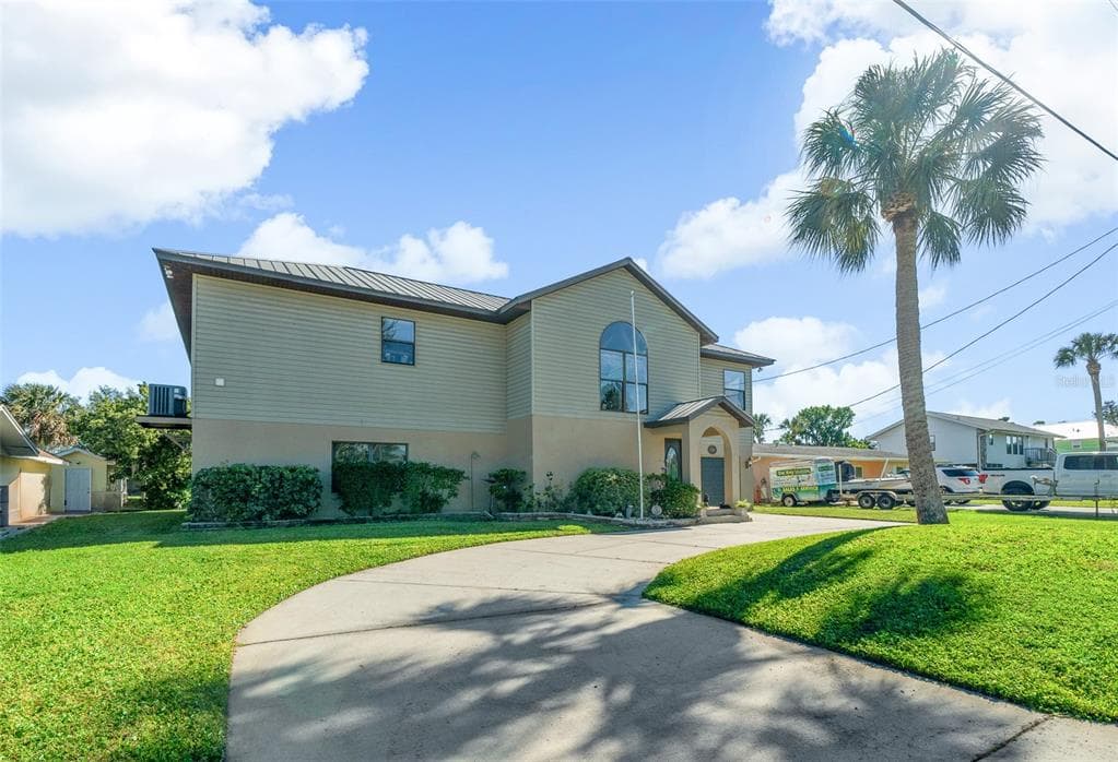 2050 NW 18TH STREET photo 3