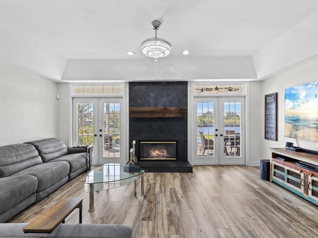 1414 DEIRDRE DRIVE photo 6