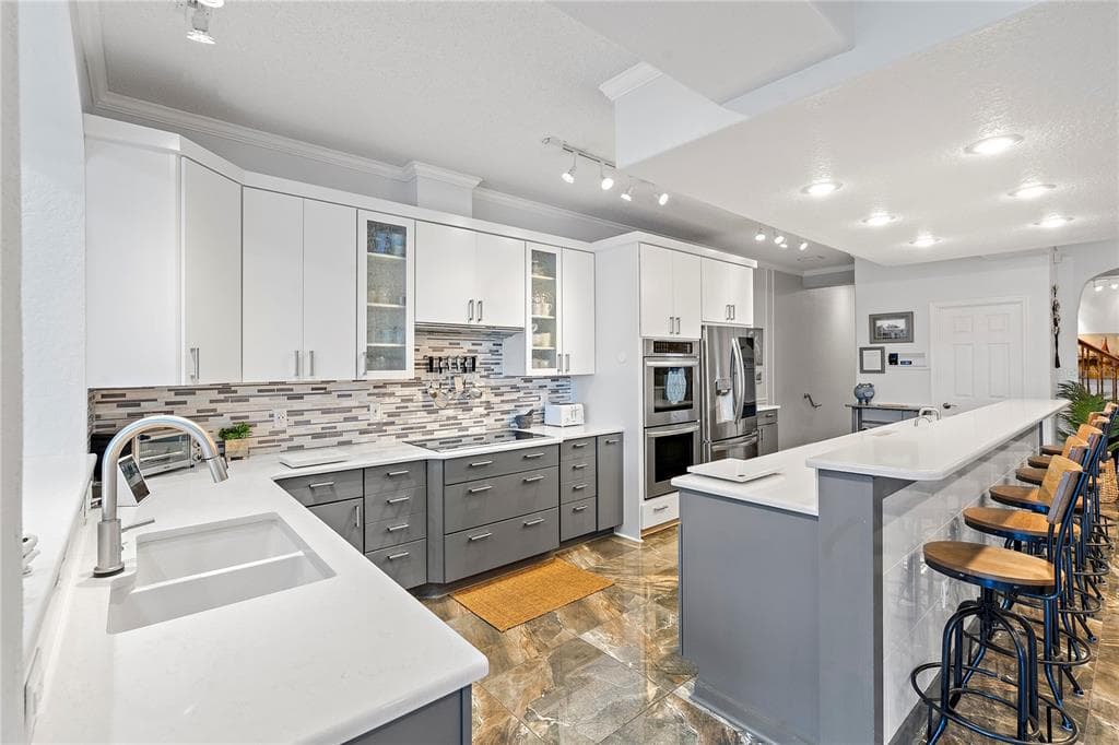 830 PINELLAS BAYWAY S photo 10
