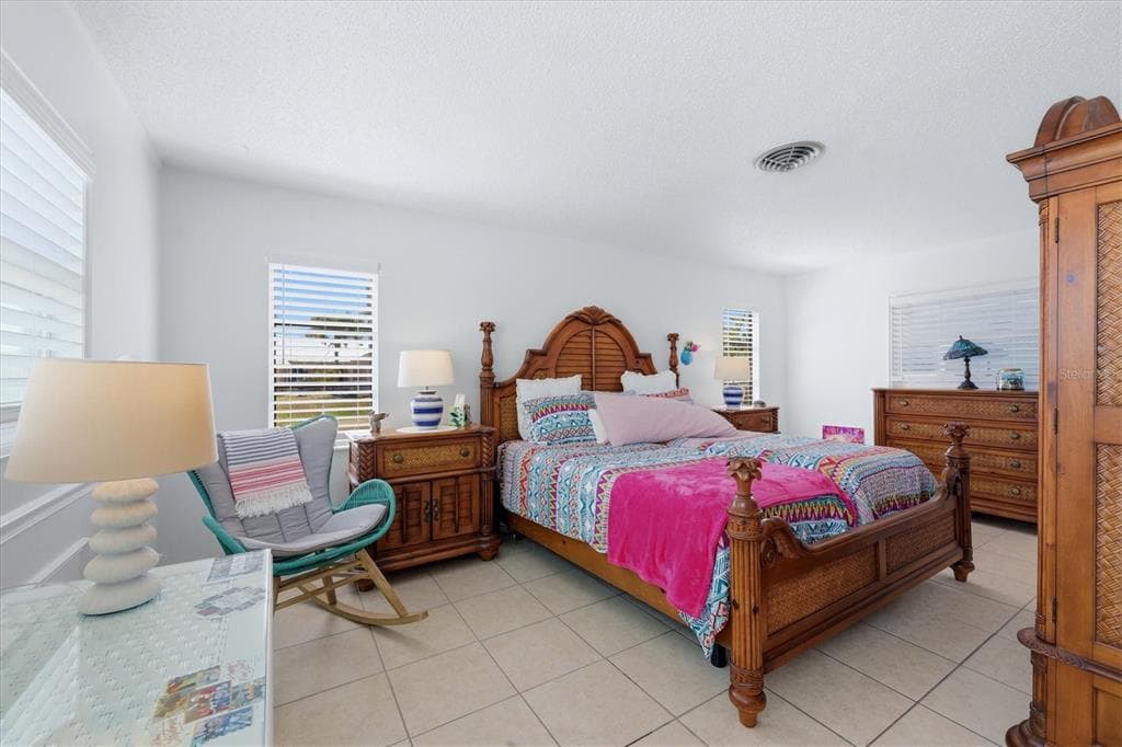 1052 KANT STREET photo 20