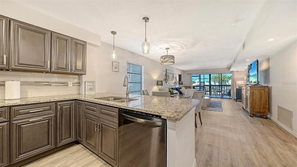 1249 DOCKSIDE PLACE #110 5