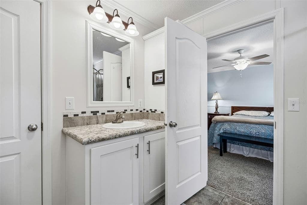 108 SANDRA LANE photo 24