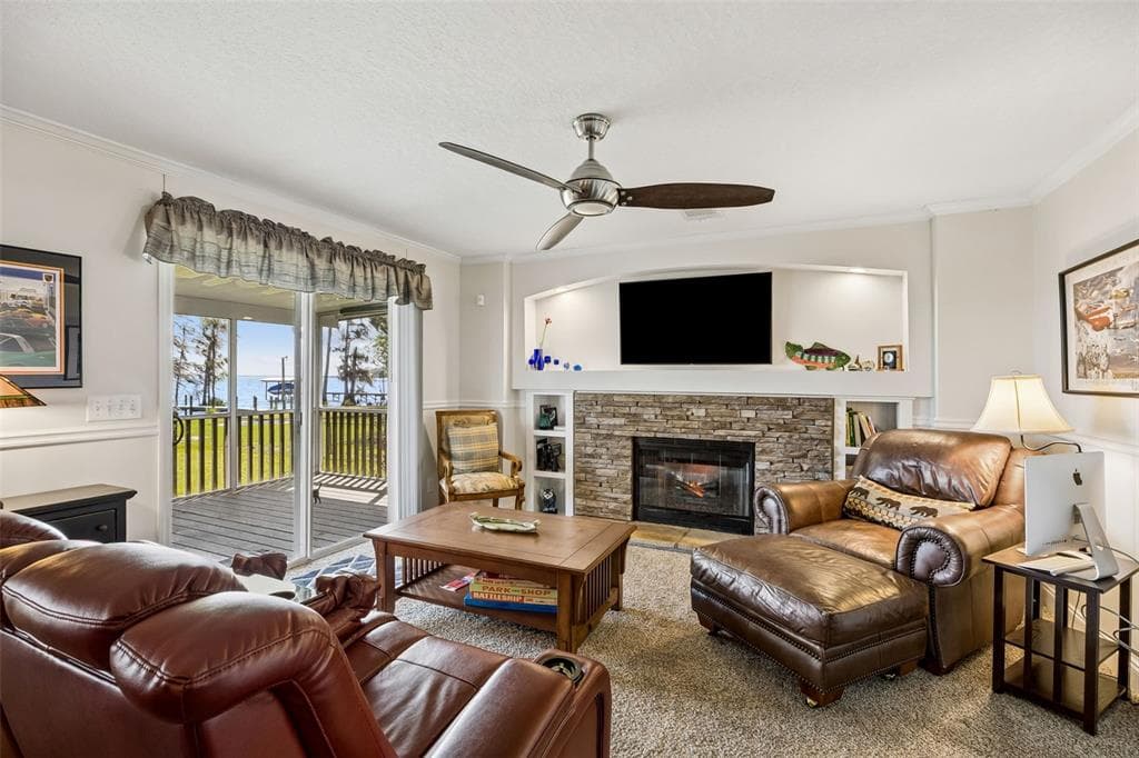 108 SANDRA LANE photo 8