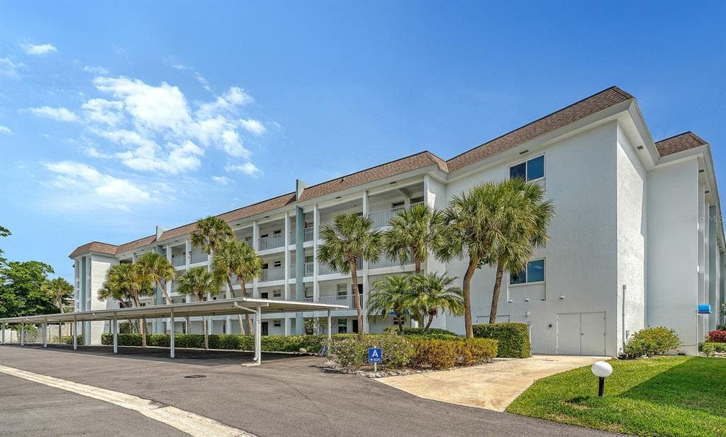 605 SUTTON PLACE #201 5